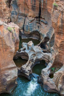 Blyde river canyon, Güney Afrika, mpumalanga, yaz peyzaj, kırmızı kayalar ve su