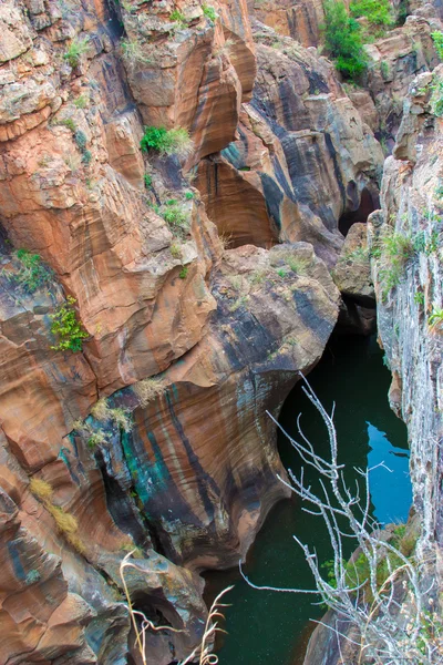 Blyde river canyon, Sydafrika, mpumalanga, sommar landskap, röda klippor och vatten — Stockfoto