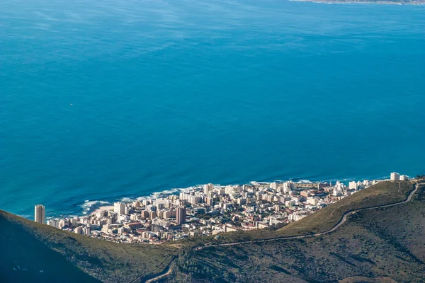 Vista panorámica en Ciudad del Cabo, Montaña de la Mesa, Sudáfrica desde una perspectiva aérea — Foto de Stock