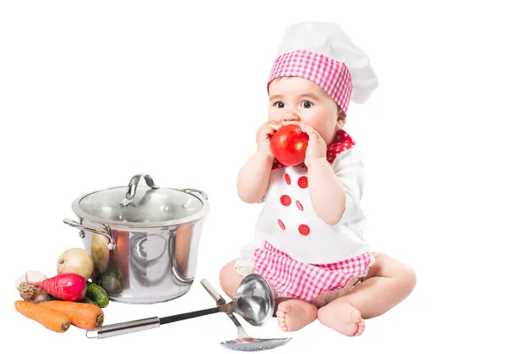 Bébé fille portant un chapeau de chef avec des légumes et une casserole. Utilisez-le pour un enfant, concept d'alimentation saine — Photo