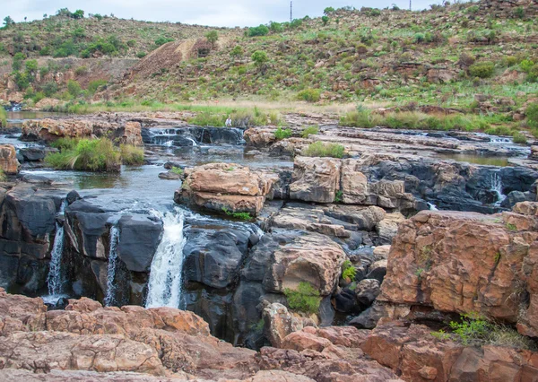 Blyde River Canyon, África do Sul, Mpumalanga, Paisagem de Verão, rochas vermelhas e água — Fotografia de Stock