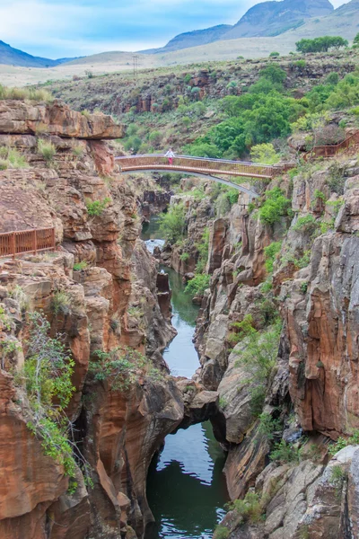 Blyde River Canyon, Sudáfrica, Mpumalanga, Paisaje de verano, rocas rojas y agua —  Fotos de Stock