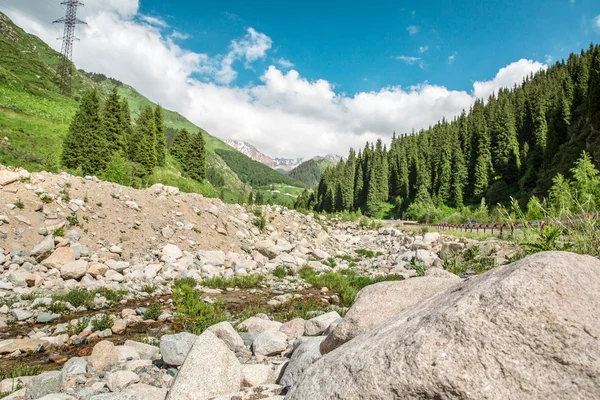 Road on Big Almaty Lake, nature green mountains and blue sky in Almaty, Kazakhstan, Asia at summer — стоковое фото