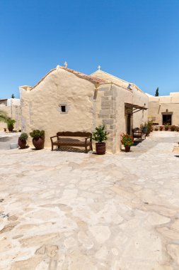 Manastır (friary) Yunanistan Crete Adası'nda Messara Vadisi'nde. Messara - en büyük düz Girit'te olduğunu