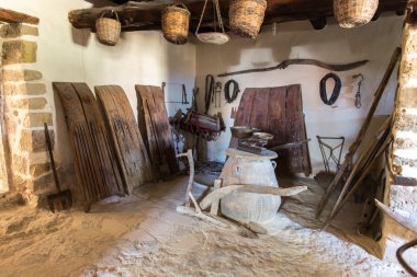 Yunan seramik ve kil (sürahi, pot, vazo) Manastırı Messara Vadisi Crete, Yunanistan