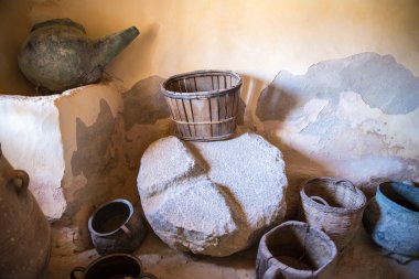 Yunan seramik ve kil (sürahi, pot, vazo) Manastırı Messara Vadisi Crete, Yunanistan