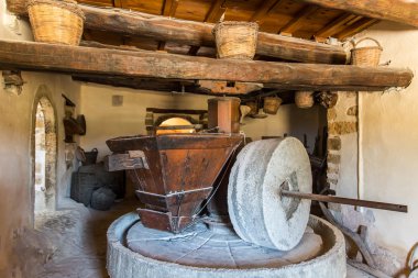 Yunan seramik ve kil (sürahi, pot, vazo) Manastırı Messara Vadisi Crete, Yunanistan