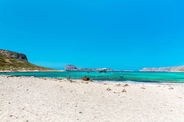 Balos 海滩。从 gramvousa 岛，克里特岛 greece.magical 绿松石水域、 泻湖中的纯白色沙滩查看. — 图库照片