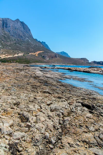 バロス ビーチ。gramvousa 島、クレタ島では greece.magical ターコイズ ブルーの海、ラグーン、真っ白な砂のビーチからの眺め. — ストック写真