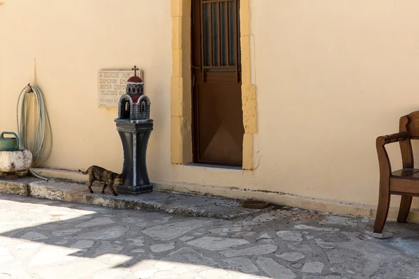 Klooster (klooster) in Messara Valley op het eiland Kreta in Griekenland. Messara - is de grootste vlakte in Kreta — Stockfoto