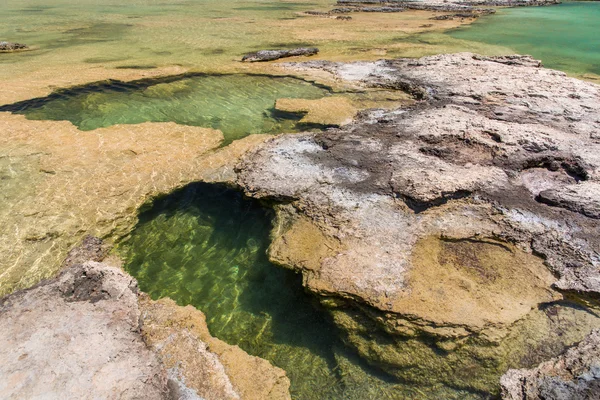 绿松石水域，纯白色的沙子在克里特岛，希腊、 balos 海滩海滩。查看从 gramvousa 岛 — 图库照片