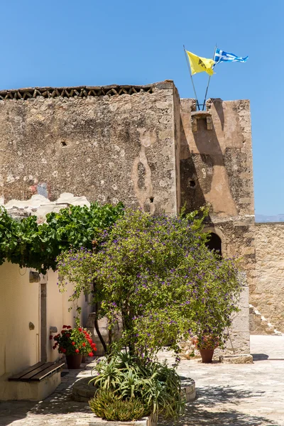 Klooster (klooster) in Messara Valley op het eiland Kreta in Griekenland. Messara - is de grootste vlakte in Kreta — Stockfoto