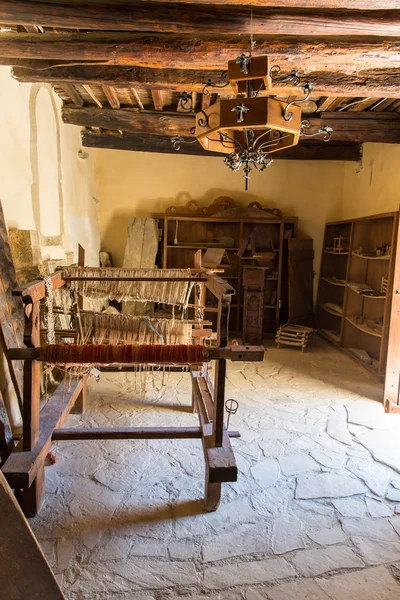 Loom with threads in monastery in Messara Valley Crete, Greece — Stock Photo, Image