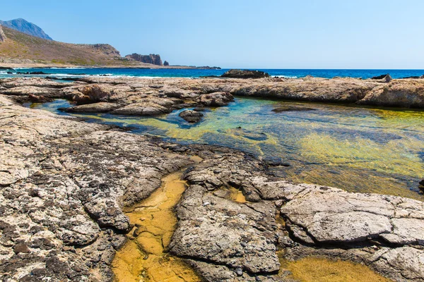 Balos koyu. gramvousa Island, Girit greece.magical turkuaz suları, lagünler, saf beyaz kum plajları göster. — Stok fotoğraf