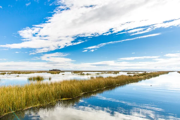 Titicaca-tó, Dél-Amerika található, peru és Bolívia határán. — Stock Fotó