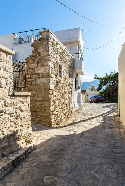 Piccolo villaggio cretan nell'isola di Creta, Grecia. Edificio Esterno di casa — Foto Stock