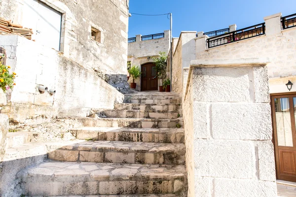 Małe kreteńskiej wioski na wyspie Kreta, Grecja. budynek na zewnątrz domu — Zdjęcie stockowe