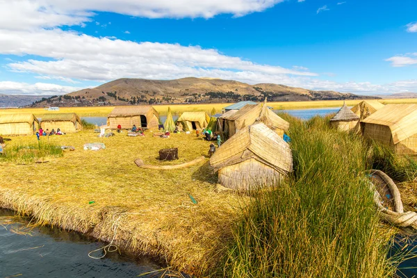 Plovoucí ostrovy na jezeře titicaca puno, peru, Jižní Amerika. — Stock fotografie