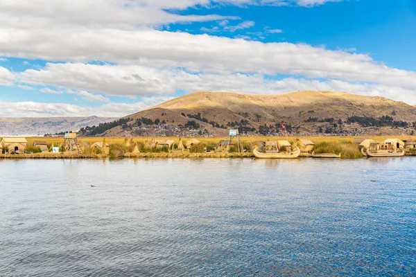 Traditional reed boat lake Titicaca, Peru, Puno, South America. — Stock Photo, Image