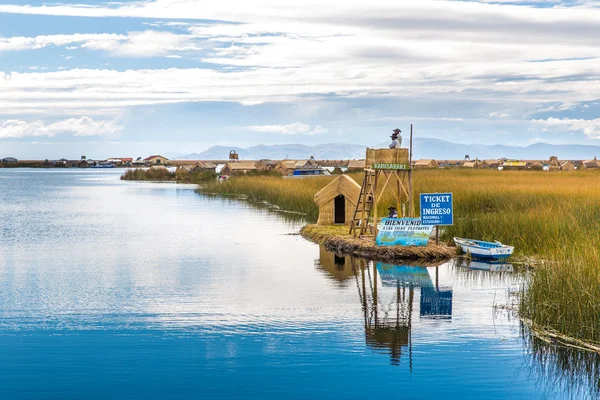 Isole galleggianti sul lago Titicaca Puno, Perù, Sud America — Foto Stock