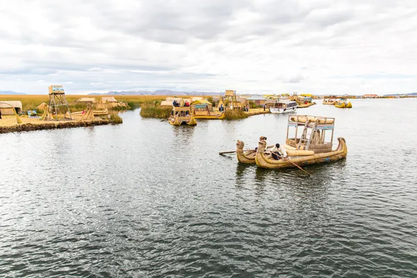 Traditional reed boat lake Titicaca, Peru, Puno. South America. — Stock Photo, Image