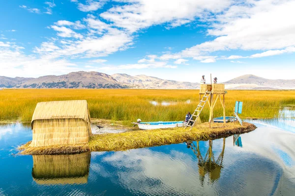 Plovoucí ostrovy na jezeře titicaca puno, peru, Jižní Amerika. — Stock fotografie