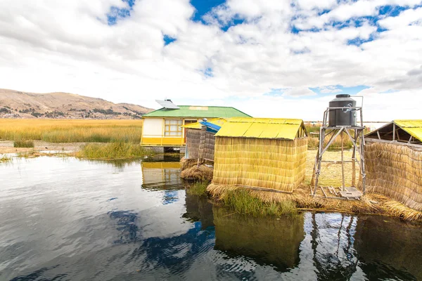 Schwimmende inseln auf dem see titicaca puno, peru, südamerika — Stockfoto