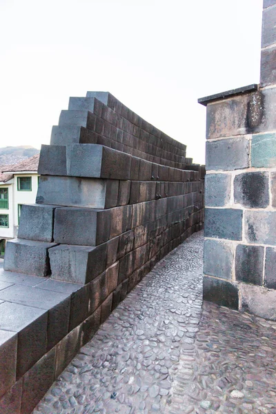 Inca Wall in ancient city of Machu Picchu, Peru, South America.Example of polygonal masonry and skill — Stock Photo, Image