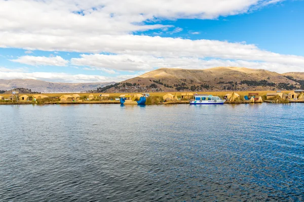 Geleneksel reed tekne titicaca Gölü, peru, puno, uros, Güney Amerika. — Stok fotoğraf