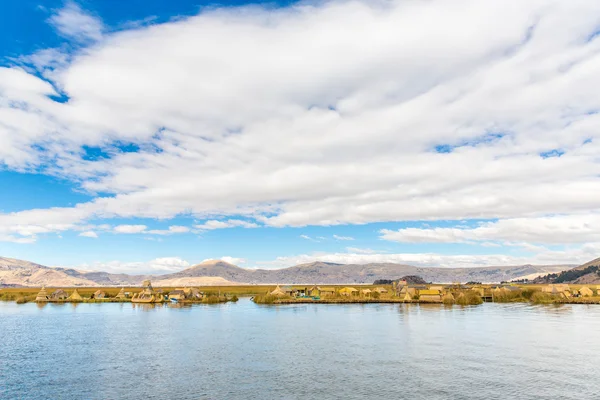 Plovoucí ostrovy na jezeře titicaca puno, peru, Jižní Amerika. — Stock fotografie