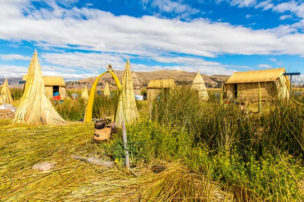 Yüzen ada Titikaka Gölü: puno, peru, Güney Amerika. — Stok fotoğraf