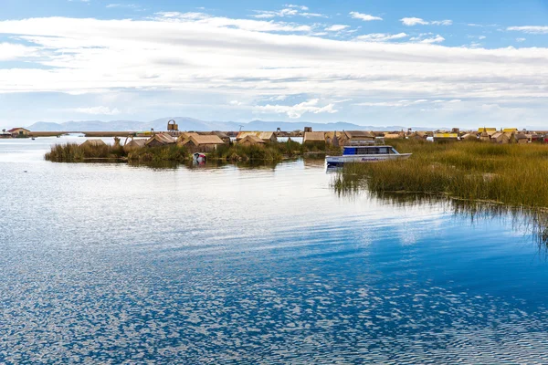 Ilhas flutuantes no Lago Titicaca Puno, Peru, América do Sul — Fotografia de Stock