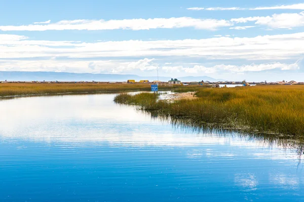 Lake titicaca, Güney Amerika, peru ve Bolivya sınırında yer — Stok fotoğraf