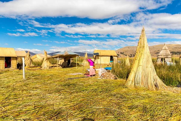 yüzen ada Titikaka Gölü: puno, peru, Güney Amerika.