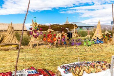 Hediyelik eşya üzerinde yüzen ada titicaca Gölü, peru