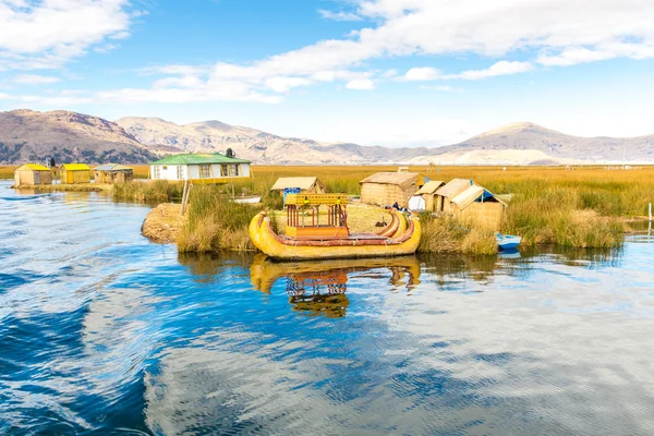 Reed boat lake Titicaca, Peru — стоковое фото