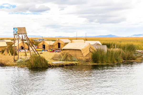 Flytende øyer ved Lake Titicaca Puno – stockfoto