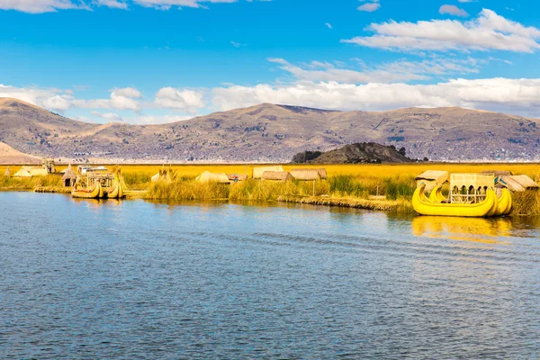 Reed boot het Titicacameer, peru — Stockfoto