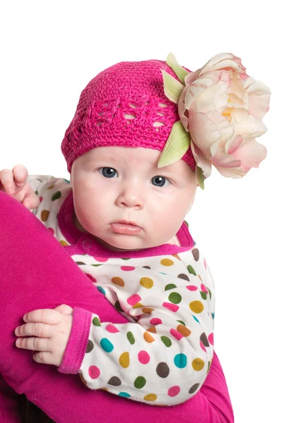 Schattige babymeisje met bloem — Stockfoto