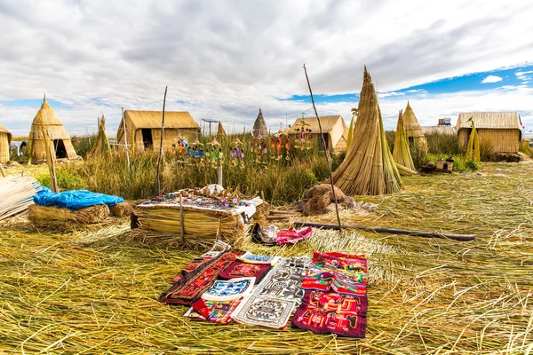 Flytande öar Titicacasjön, peru — Stockfoto