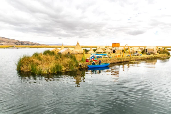 Traditional reed boat lake Titicaca,Peru — Stock Photo, Image