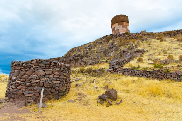 Mezar yazıtı Kule'ye sillustani, peru — Stok fotoğraf