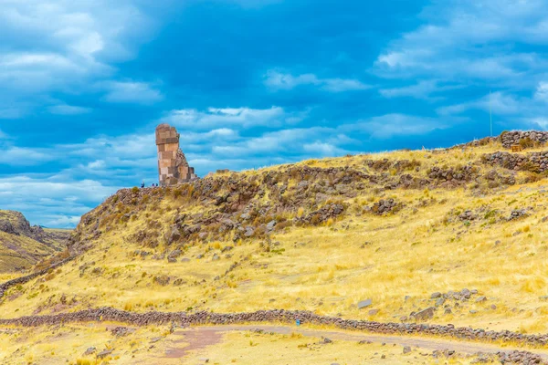 在 sillustani，秘鲁的丧葬塔 — 图库照片