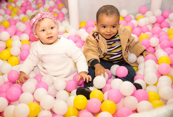 Glückliche Kinder — Stockfoto