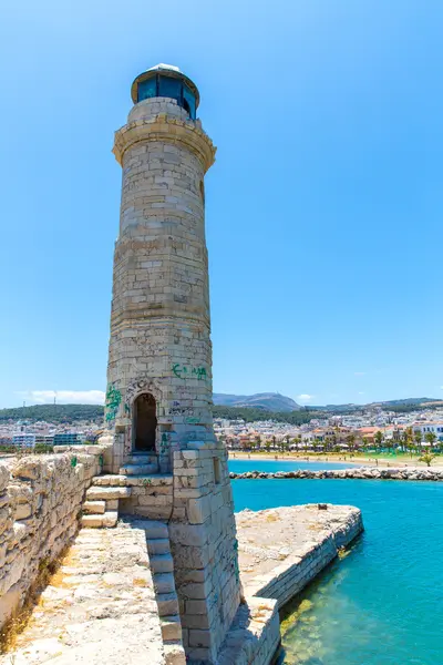 Antiguo faro veneciano en el puerto — Foto de Stock