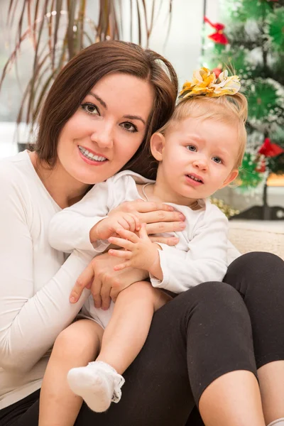 Felice mamma e bambina ragazza — Foto Stock