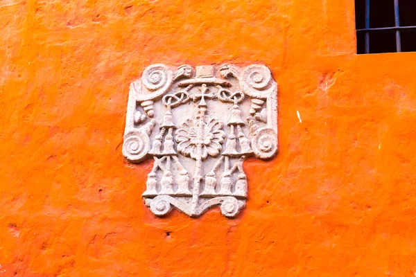 Arequipa'nın eski kilisede içinde sunağı — Stok fotoğraf