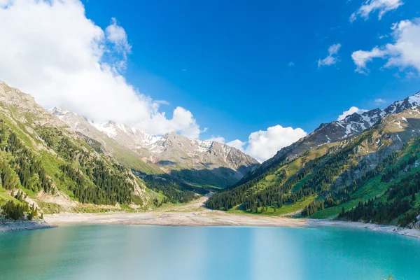 Grande lago almaty — Fotografia de Stock