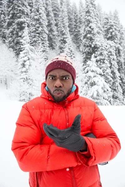 Afrikanisch-amerikanischer fröhlicher Mann — Stockfoto