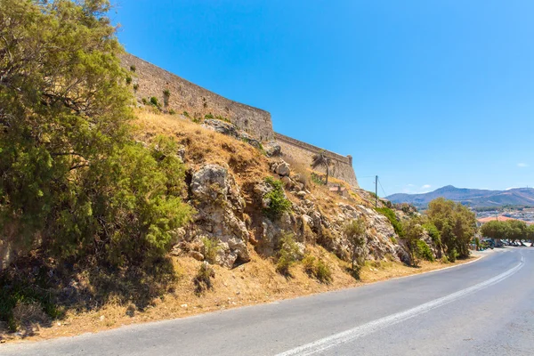 Rethymno kale çevresindeki yol — Stok fotoğraf